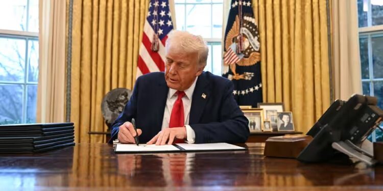 Trump : సుంకాల విషయంలో వెనక్కు తగ్గిన ట్రంప్!