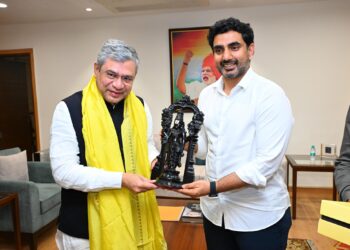 Nara Lokesh :డేటా చౌర్యం నిరూపిస్తే రూ.10 కోట్లు ఇస్తానన్న నారా లోకేష్
