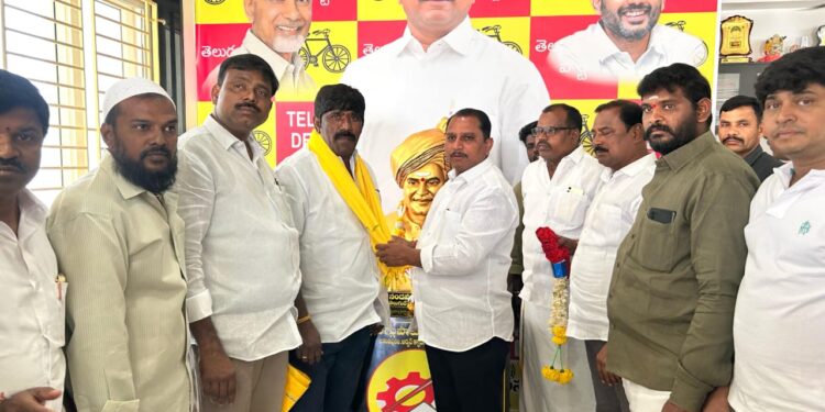 *అనంతపురం లో వైసీపీకి గట్టి షాక్*