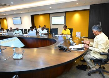 ఇరిగేషన్ ప్రాజెక్టుల్లో లక్ష్యాల మేర పనులు జరగాల్సిందే:సిఎం చంద్రబాబు