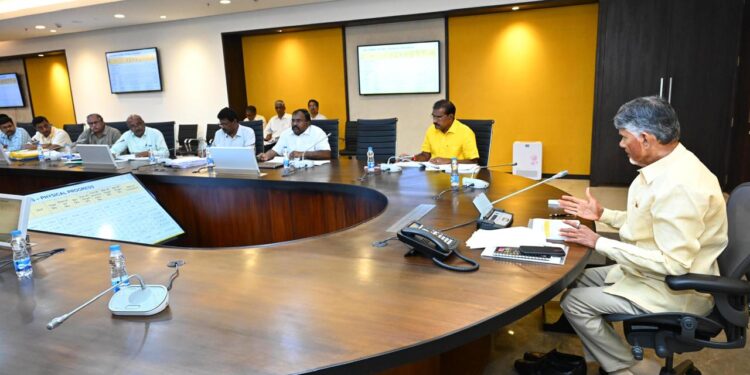 ఇరిగేషన్ ప్రాజెక్టుల్లో లక్ష్యాల మేర పనులు జరగాల్సిందే:సిఎం చంద్రబాబు