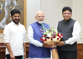 హైదరాబాద్ మెట్రో ఫేజ్‌-II కు అనుమ‌తి ఇవ్వండి  మోదీకి ముఖ్య‌మంత్రి రేవంత్ రెడ్డి విన‌తి