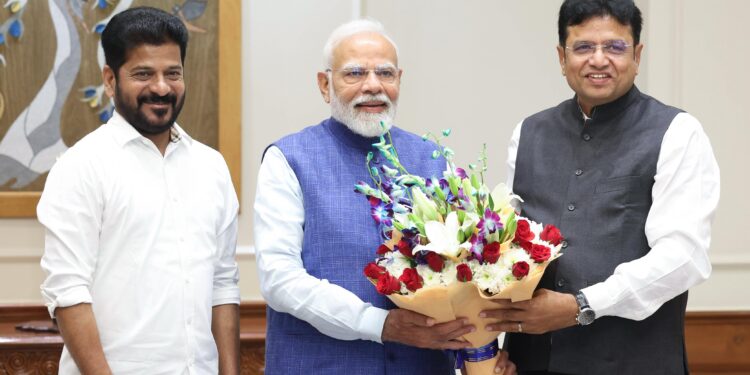 హైదరాబాద్ మెట్రో ఫేజ్‌-II కు అనుమ‌తి ఇవ్వండి  మోదీకి ముఖ్య‌మంత్రి రేవంత్ రెడ్డి విన‌తి