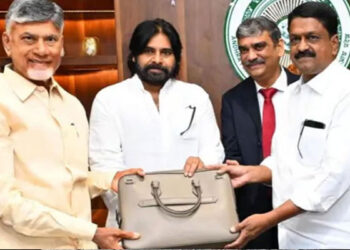 ఏపీలో వాట్సాప్ పాలన