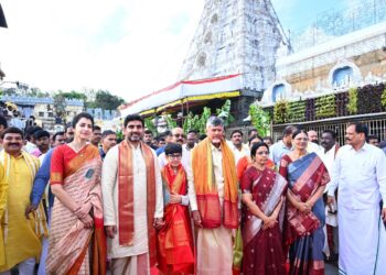 Ap Cm : తిరుమల శ్రీవారి సేవలో చంద్రబాబు కుటుంబం