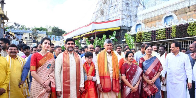 Ap Cm : తిరుమల శ్రీవారి సేవలో చంద్రబాబు కుటుంబం