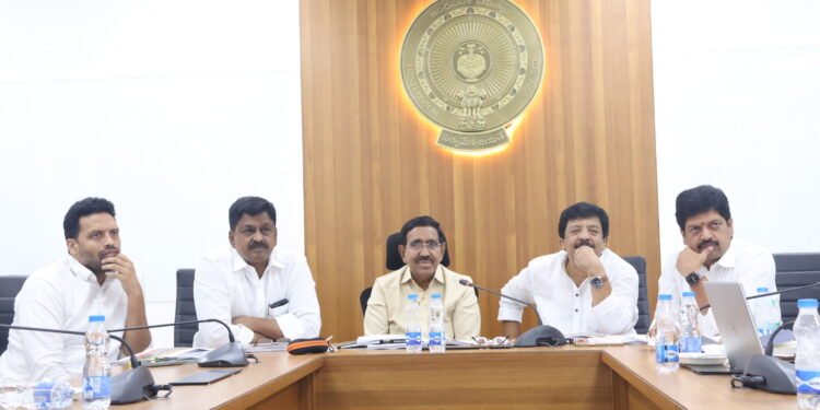 Amaravati: వారికి బిగ్ షాక్..!