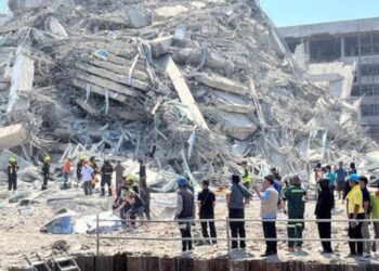 Earthquake: కుప్పకూలిన భవనాలు, ధ్వంసమైన రోడ్లు