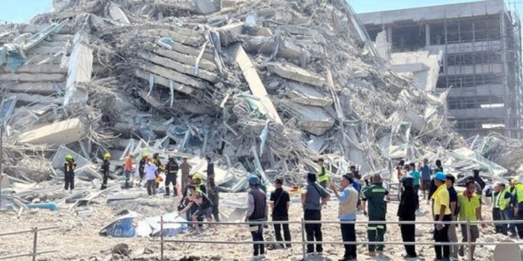 Earthquake: కుప్పకూలిన భవనాలు, ధ్వంసమైన రోడ్లు