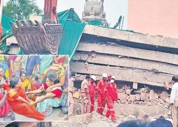 భద్రాచలంలో తీవ్ర విషాదం..ఒకరు మృతి..శిథిలాల కింద చిక్కుకున్న ఆరుగురు