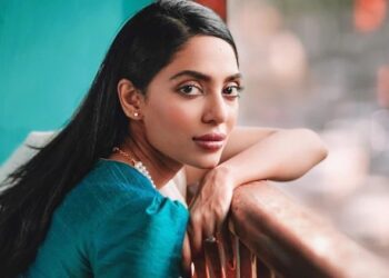 #ShobhitaDhulipala:షూటింగ్ లో అడుగుపెట్టిన స్టార్ బ్యూటీ!