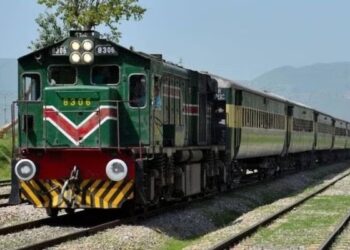 Jaffar Express Hijacked : పాకిస్తాన్లో జాఫర్ రైలు హైజాక్..బందీలుగా 120 మంది.. ఆరుగురు సైనికుల మృతి!