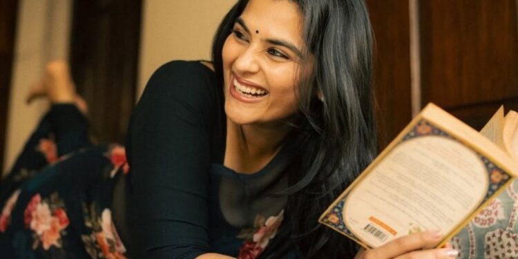 BalagamBeauty:చీరలో చెలరేగిన కావ్య కళ్యాణ్ రామ్ అందం