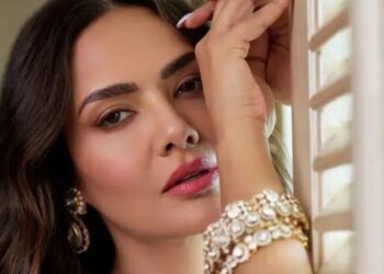 EshaGupta:వ‌య‌సు 40 బార్డ‌ర్ లో ఉన్నా.. ఎంత‌మాత్రం త‌గ్గ‌ని స్ట‌న్నింగ్ లుక్!