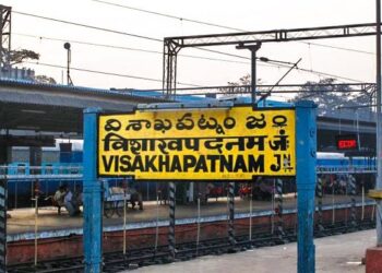 Vizag: ప్రయాణికుల రద్దీ దృష్ట్యా ప్రత్యేక రైళ్లు