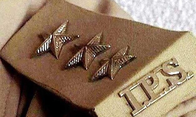 IPS Officers: ప్రజల మనసు గెలిచారా..?