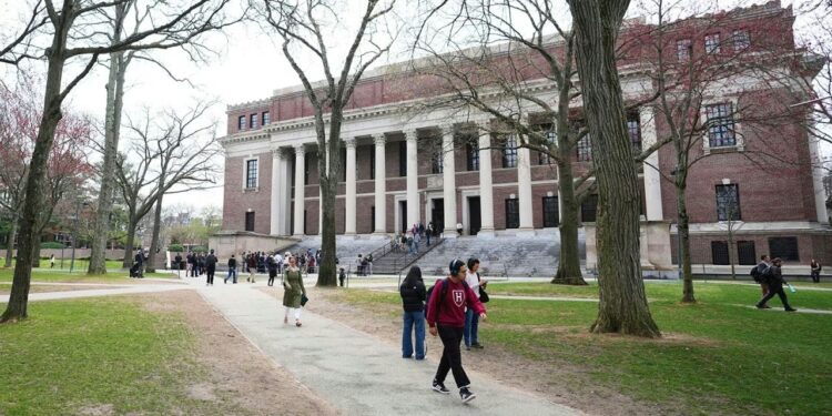 Harvard University:వివాదంలో హార్వర్డ్ విశ్వవిద్యాలయం..!