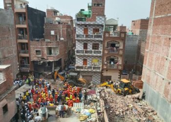 Delhi: ఢిల్లీలో కుప్పకూలిన నాలుగంతస్తుల భవనం..నలుగురు మృతి.. కొనసాగుతున్న రెస్క్యూ ఆపరేషన్