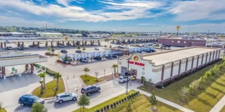 Petrol Bunk: ప్రపంచంలో అతిపెద్ద పెట్రోల్ బంక్.. ఎక్కడంటే..?