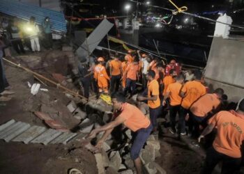 Simhachalam: చందనోత్సవం వేళ అప్పన్న ఆలయం వద్ద ఘోర ప్రమాదం..8 మంది భక్తుల మృతి