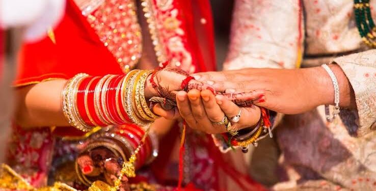 Uttar Pradesh :పెళ్లయిన ఐదు నెలలకె ప్రియుడితో పరార్..!