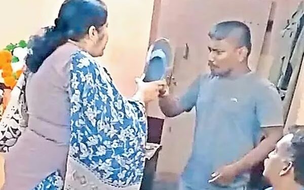 Anantapur District: ఆబ్కారీ సీఐ హసీనాబాను దురుసు ప్రవర్తన