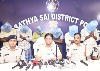 సత్యసాయి జిల్లాలో మైనర్ బాలికపై దారుణ అత్యాచారం: ఆరుగురు అరెస్టు