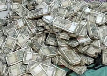 Money: హవాలా డబ్బుతో పరారైన డ్రైవర్.. గుమస్తా..!