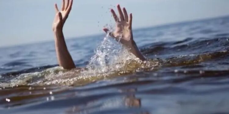 Basara: గోదావరిలో స్నానానికి వెళ్లి నలుగురి మృతి