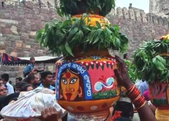 Hyderabad:  గోల్కొండ కోటలో బోనాల వేడుకలు.