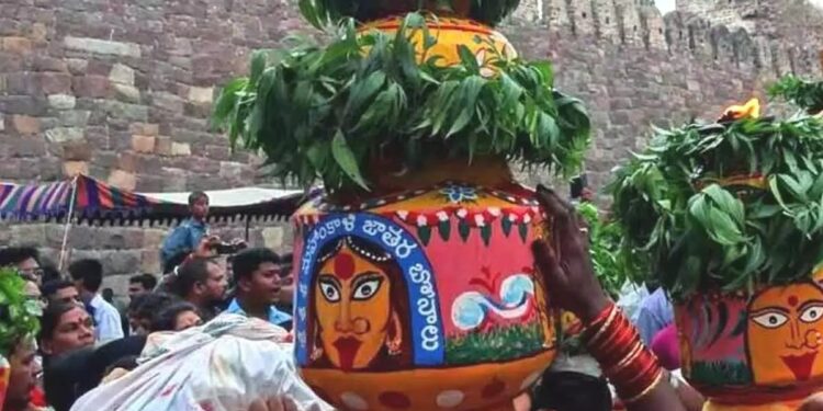 Hyderabad: గోల్కొండ కోటలో బోనాల వేడుకలు.