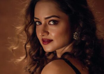 Shanvi Srivastava: గోల్డెన్ షో..!