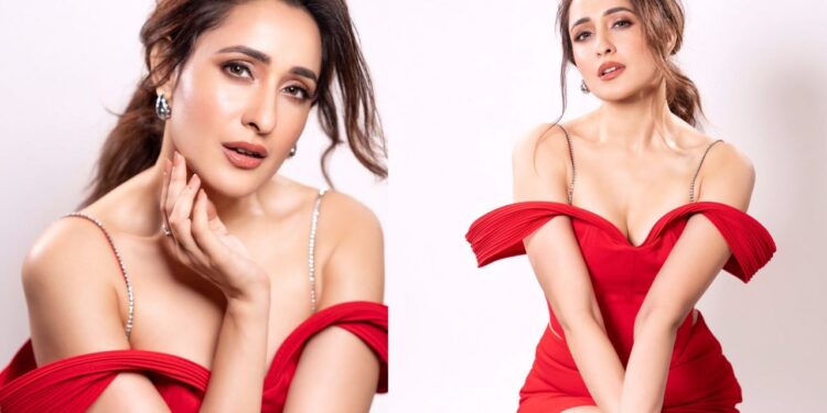 Pragya Jaiswal: స్టన్నింగ్ ఫోజులతో..!