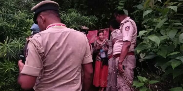 Karnataka: గుహలో రష్యన్ మహిళ, ఇద్దరు చిన్నారులు..!