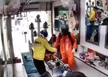 Uttar Pradesh: డెలవరీ బాయ్స్ గా వచ్చి.. రూ30 లక్షల దోపిడీ!