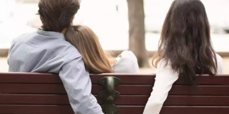 ExtraMarital Affairs: అనూహ్య రీతిలో వివాహేతర సంబంధాలు..!