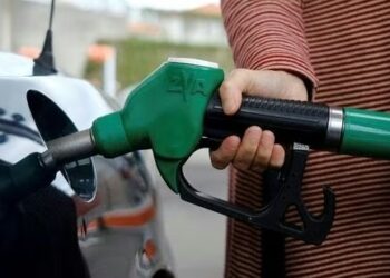 Delhi: కాలం చెల్లిన వాహనాలకు పెట్రోల్​.. డీజిల్​ బంద్