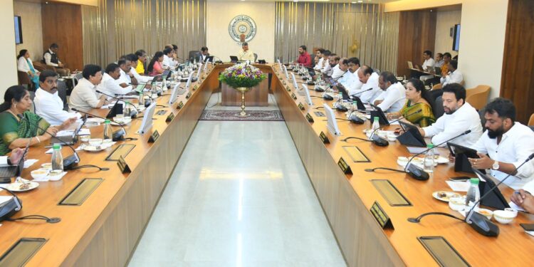 TDP: 35మంది ఎమ్మెల్యేలపై చంద్రబాబు సీరియస్