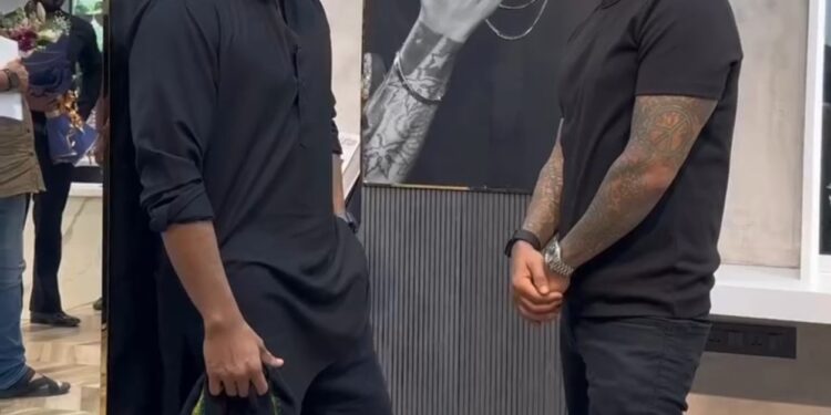 Ram Charan: ఫ్యాన్స్ ఫుల్ రచ్చ..!