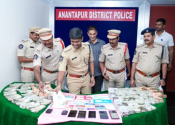 “కాంబోడియా నుండి సైబర్ మోసాలు.. ఐదుగురు అరెస్ట్ – 1.74 కోట్ల మోసం ఎలా జరిగిందో తెలుసా?”