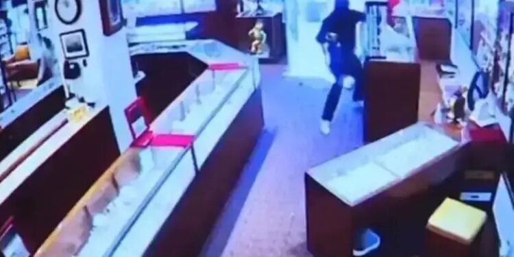 Usa: సెకండ్ల వ్యవధిలో కోట్లాది రూపాయల దొంగతనం