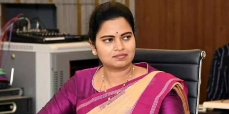 Ycp: రజనీని కొనసాగిస్తారా..!