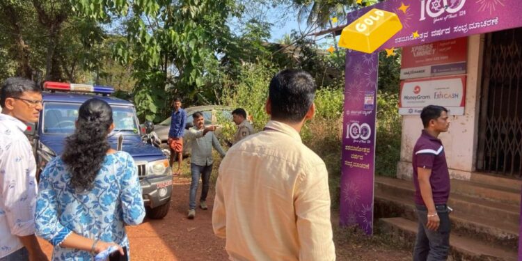 BankRobbery:కర్ణాటకలో సంచలనం: బ్యాంకు సిబ్బందిని కట్టేసి 50 కిలోల బంగారం దోపిడీ