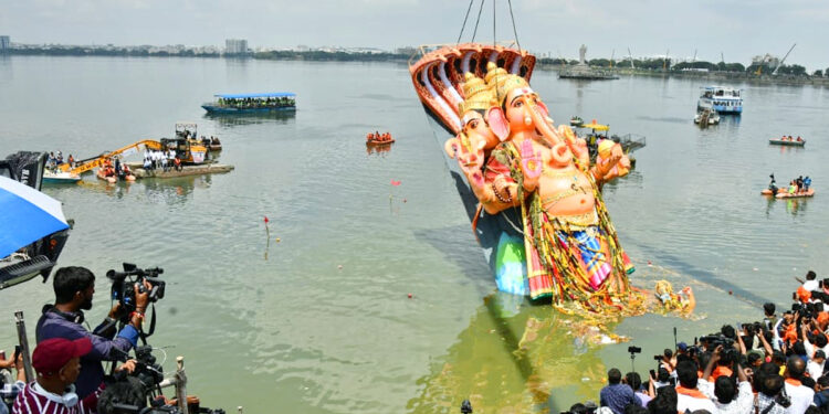 Hyderabad: ఘనంగా ముగిసిన వినాయక చవితి వేడుకలు – 2.61 లక్షలకు పైగా విగ్రహాలు నిమజ్జనం!