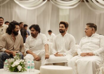 Pawan Kalyan : అల్లు అర్జున్ ఇంట్లో డిప్యూటీ సీఎం పవన్ కల్యాణ్‌