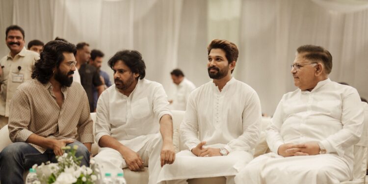 Pawan Kalyan : అల్లు అర్జున్ ఇంట్లో డిప్యూటీ సీఎం పవన్ కల్యాణ్