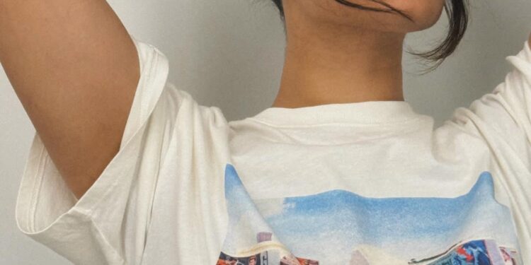 Ruhani Sharma: అభిమానులు ఉక్కిరిబిక్కిరి!