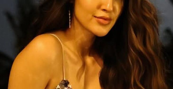 Neha Shetty: నల్లటి చీకట్లో నేహ శెట్టి మెరుపులు