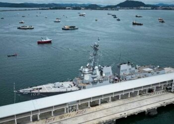 America: కరేబియన్ సముద్రంలో వెనిజులా నౌకపై అమెరికా దాడి.. 11 మంది మృతి