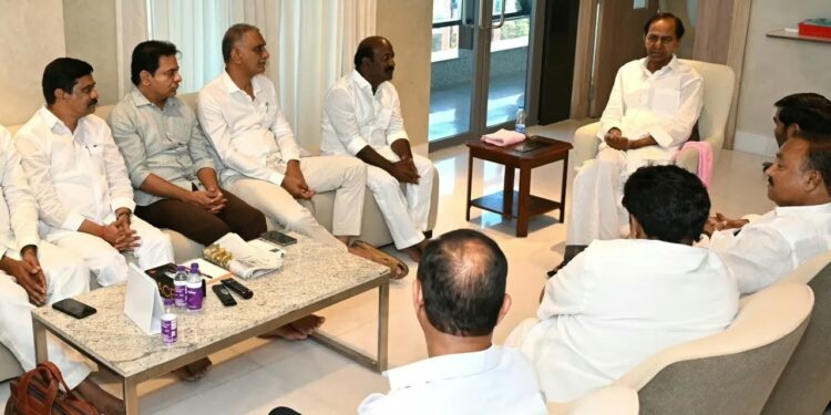 BRS: ఫామ్హౌస్లో కేసీఆర్తో హరీష్ రావు సమావేశం.. కవిత ఆరోపణలపై చర్చ